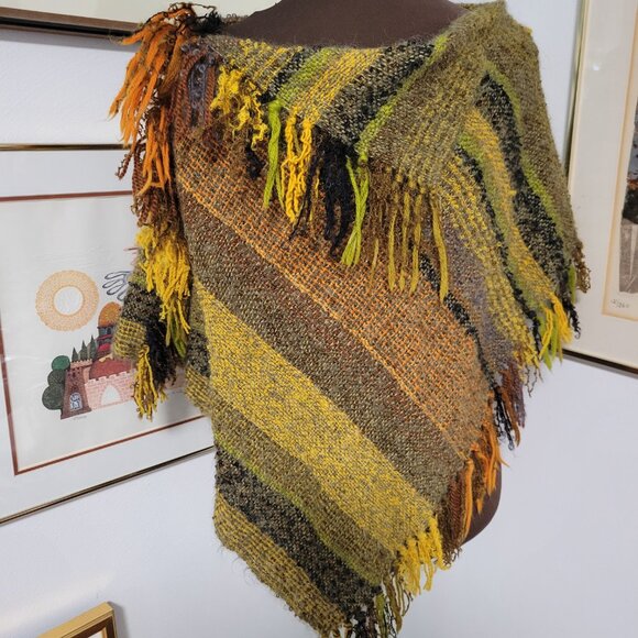 Beautiful Woven Shrug or Poncho 100% Wool - Picture 3 of 4